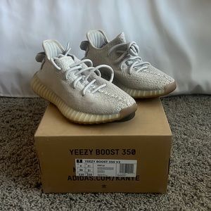 Yeezy Boost 350 V2